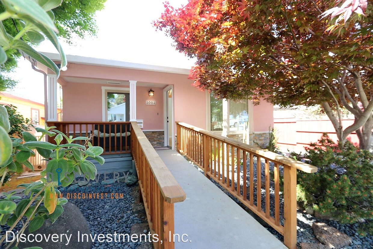 Primary Photo - 3 br, 2 bath House - 1021 Everett St.