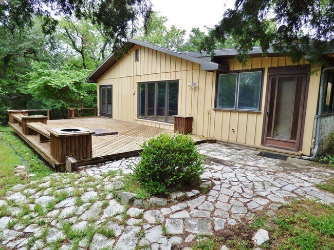 Building Photo - 4704 Dobson Cir