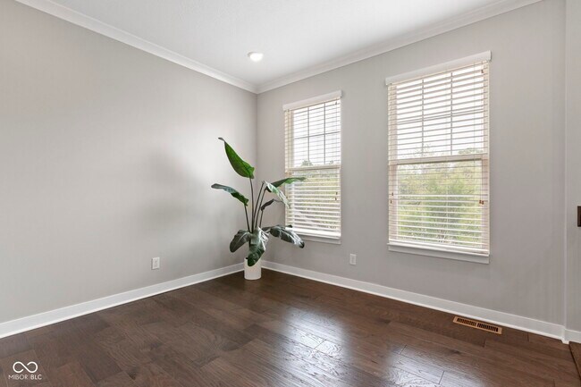 Building Photo - 1565 Omar Dr