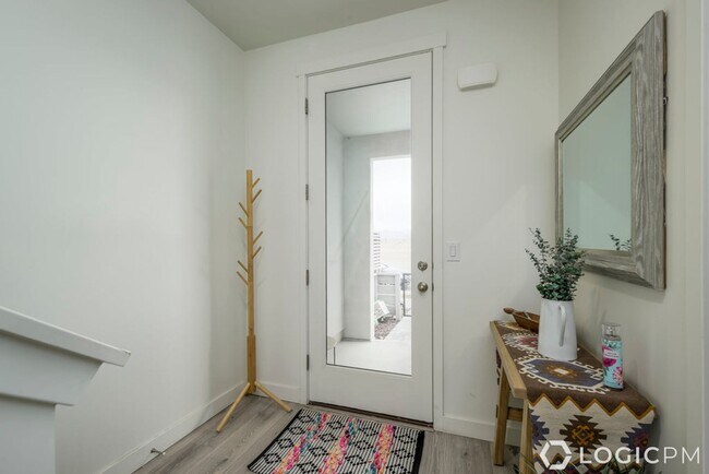 Foto del edificio - Stunning Townhome In Excellent Daybreak Lo...