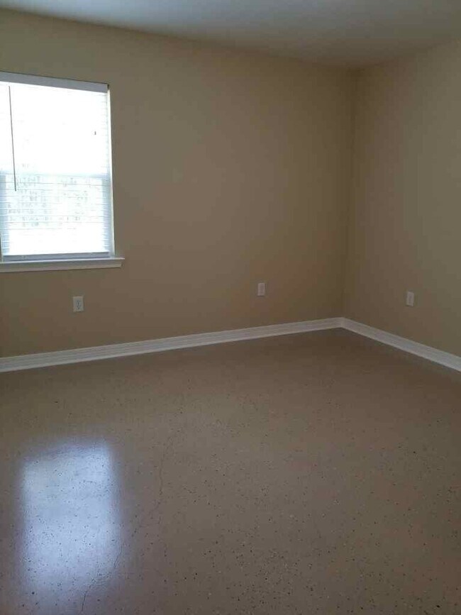 Building Photo - Country Rental on 1.59 Acres – Privacy & Space in Lucedale