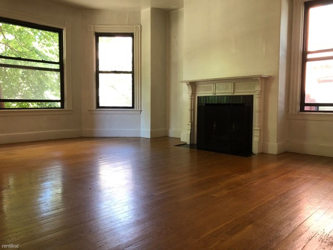 Building Photo - 14 Davis Ave