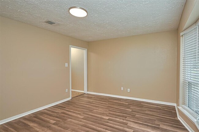 Foto del edificio - 22527 Carter Moir Ln