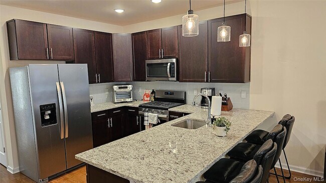 Foto del edificio - 260 W Main St