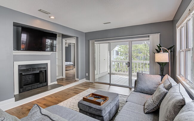 Building Photo - 209 Oakwood Ct