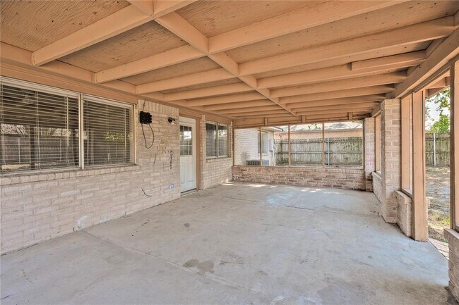 Building Photo - 8319 Pebbledowne Dr