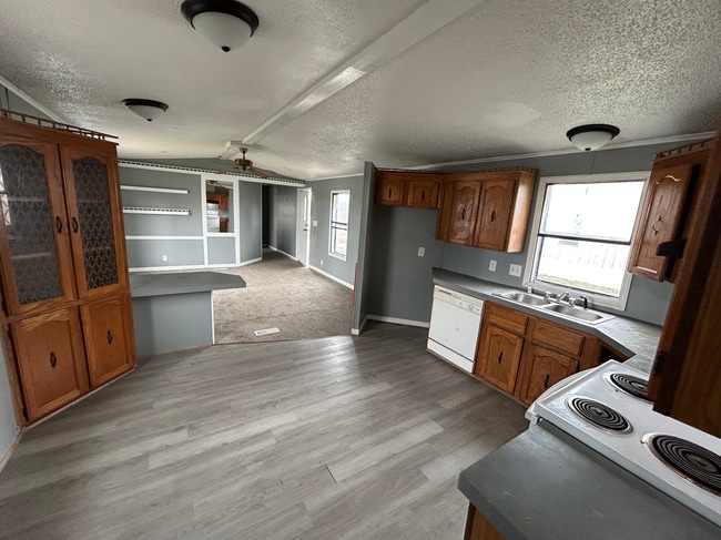 Building Photo - 7601 N Hwy Vv