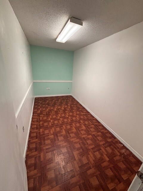 Foto del edificio - 7408 Commerce St