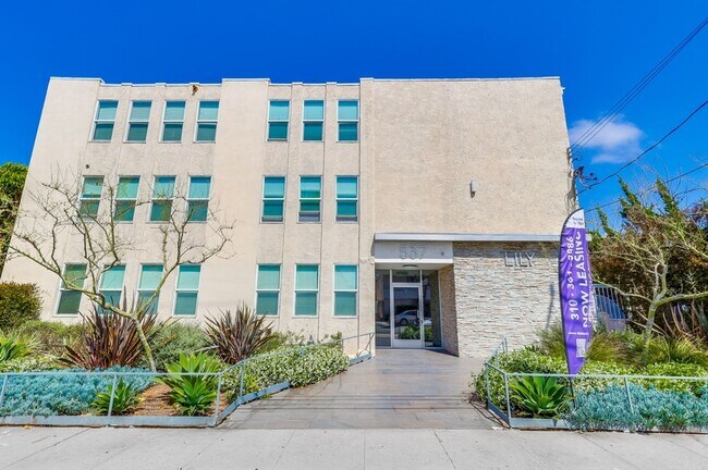 Foto del edificio - 537 E Hyde Park Blvd