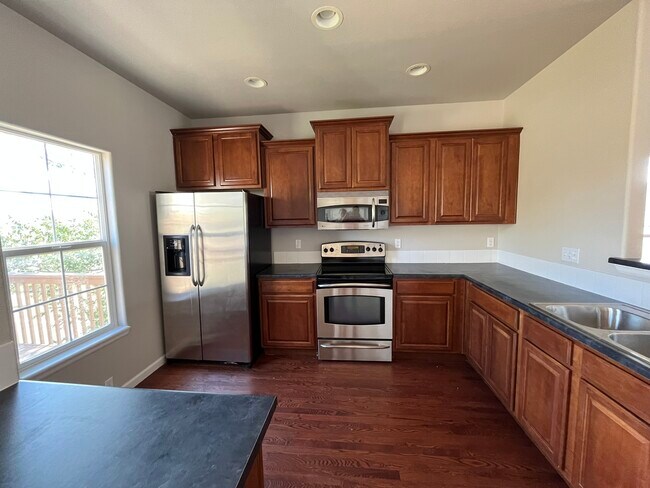 Foto del edificio - 1119 Yellow Dogwood Heights