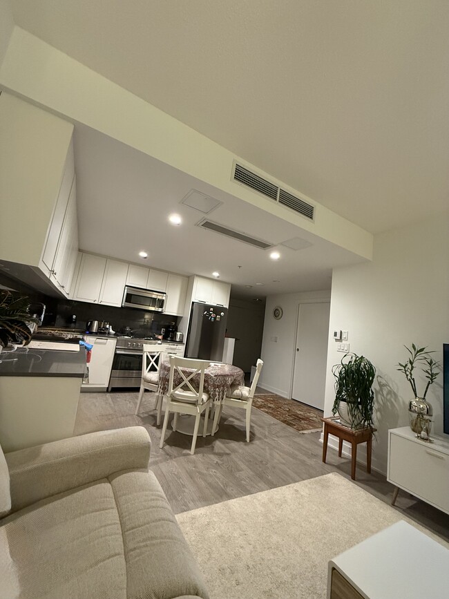 Building Photo - 1401 Hunter St