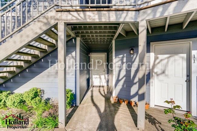 Foto del edificio - Beautiful 2-Bedroom Condo with a Garage!