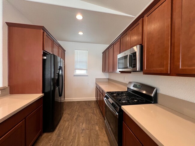 Building Photo - Large 4 bedroom home located in Green Valley Ranch, Fernley