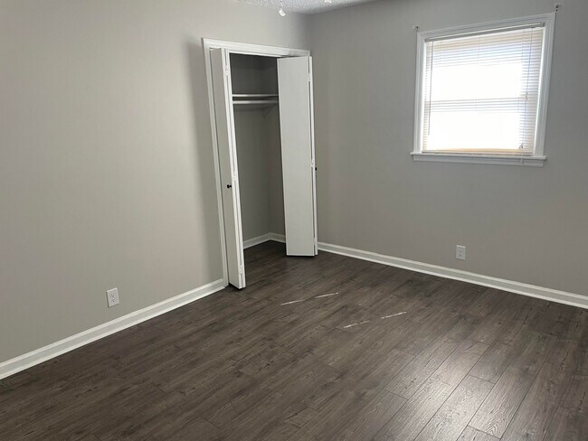 Building Photo - 477 Youree - Duplex