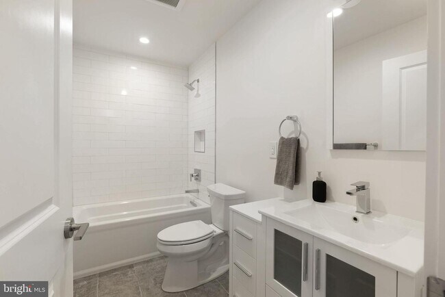 Foto del edificio - 1726 Ridge Ave