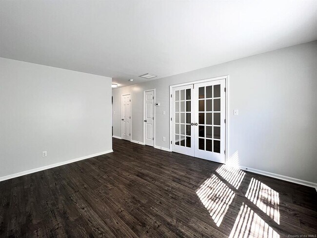 Foto del edificio - 120 Low Ridge Rd