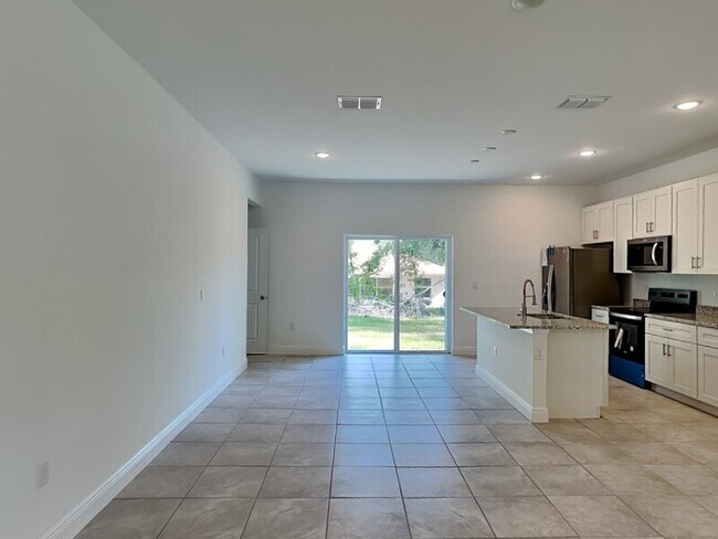 Building Photo - 1571 W Alexander Dr