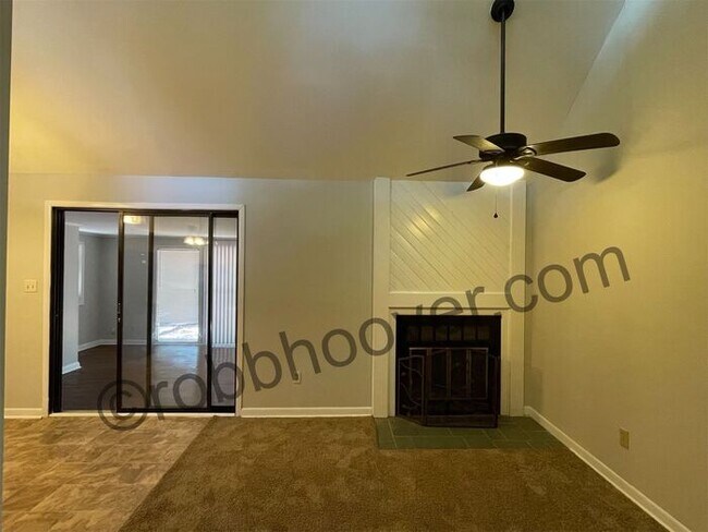 Foto del edificio - 4818 McAlpine Ln