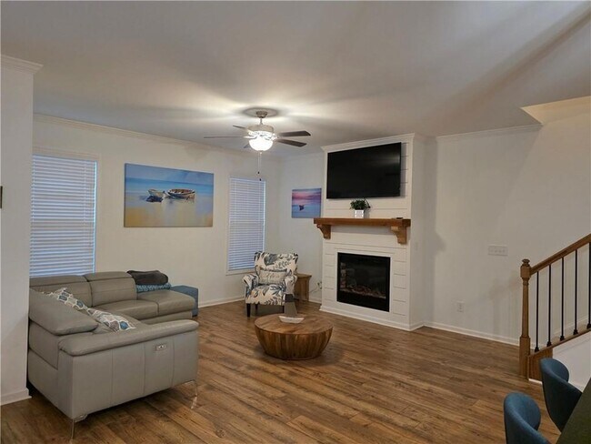 Building Photo - 5531 Garens Way
