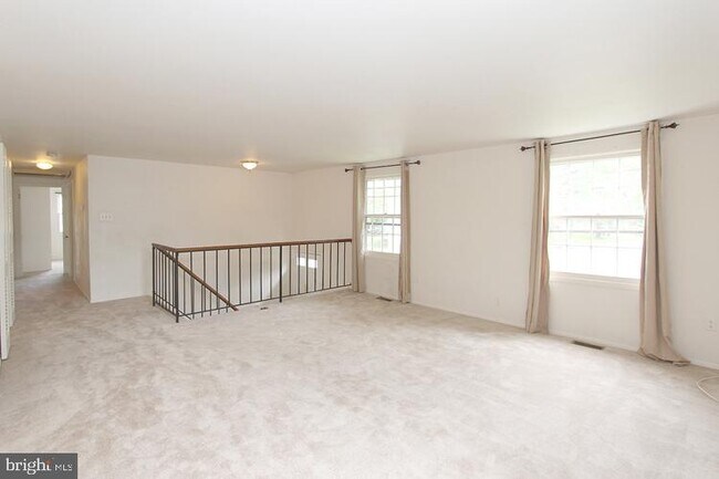 Building Photo - 13014 Maple View Ln