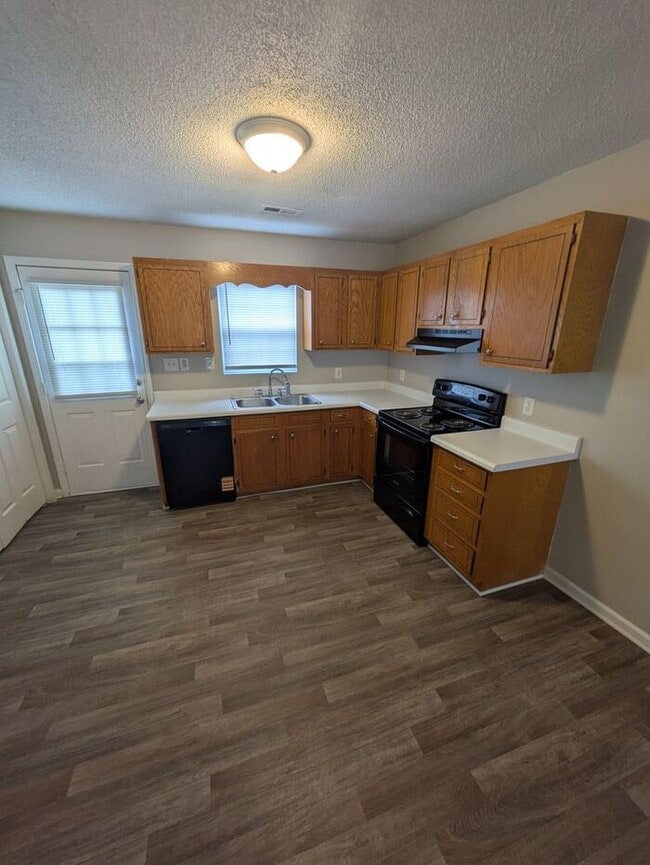 Building Photo - 2BD/1BA Unit at The Squires in Newton, NC