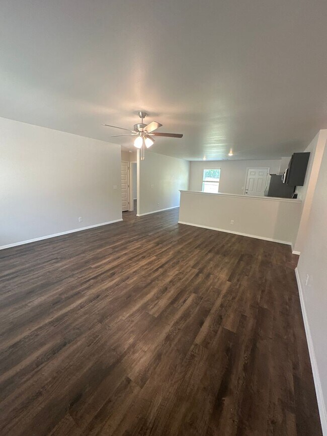 Foto del edificio - *$99 Move In Promo* BRAND NEW Three Bedroo...