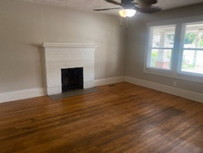 Building Photo - 316 Broadfoot