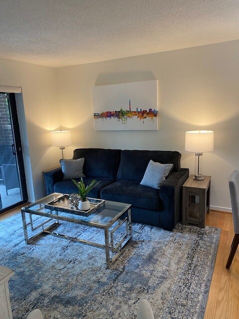 Foto principal - 2111 Wisconsin Ave NW