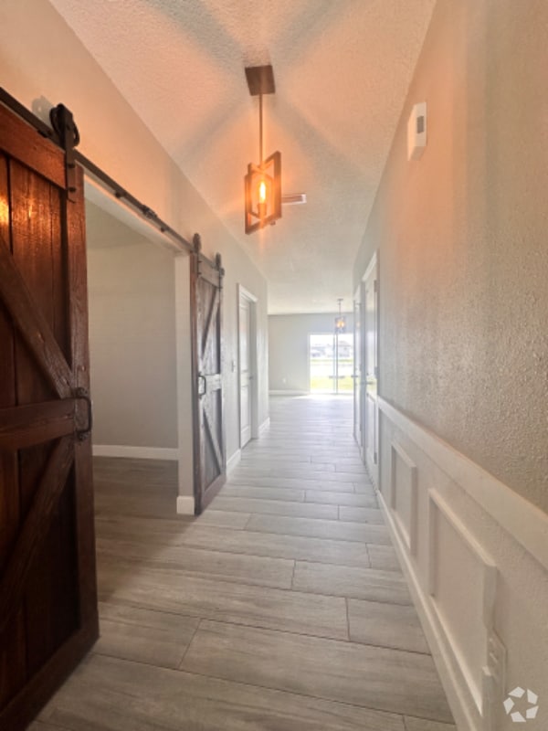 Building Photo - 4441 Lindever Ln