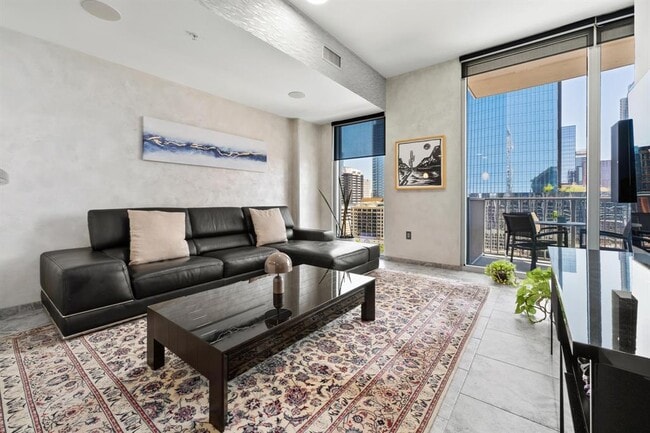 Building Photo - 360 Nueces St