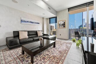 Building Photo - 360 Nueces St