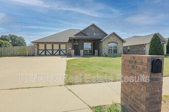 Building Photo - 1909 Sandpiper Ave