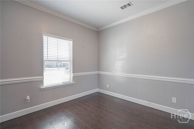 Foto del edificio - 100 Springcreek Ln