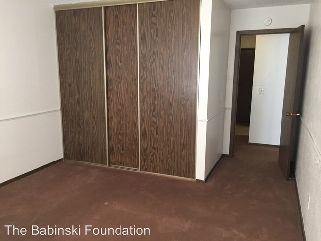 Building Photo - 2 br, 2 bath Apartment - 2300 W 9th St