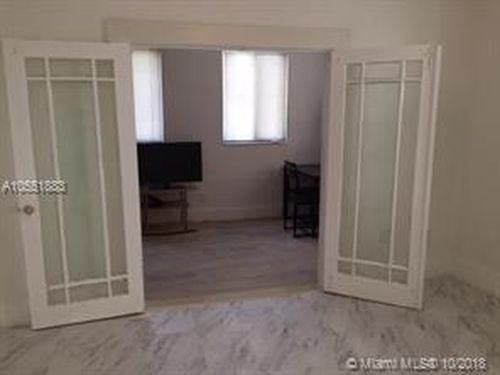 Foto del edificio - 856 SW 6th St