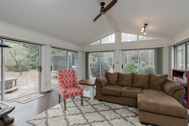 Foto del edificio - 380 Swoope Dr