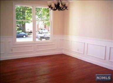 Foto del edificio - 30-27 Heywood Ave