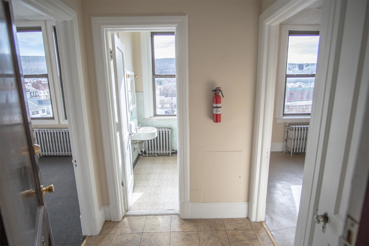 24 E 3rd St Unit 405, Mount Carmel, PA 17851 Room for Rent in Mount