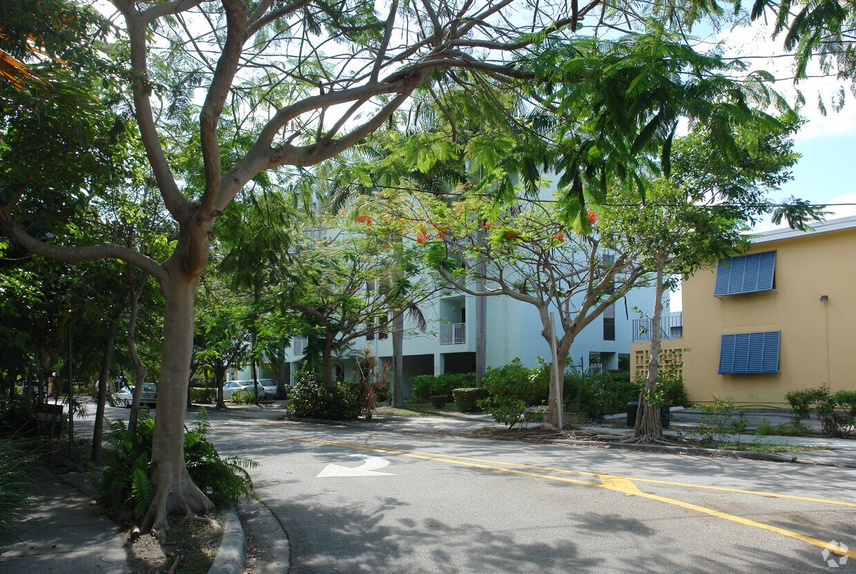 Foto del edificio - Vizcaya Grove Apartments