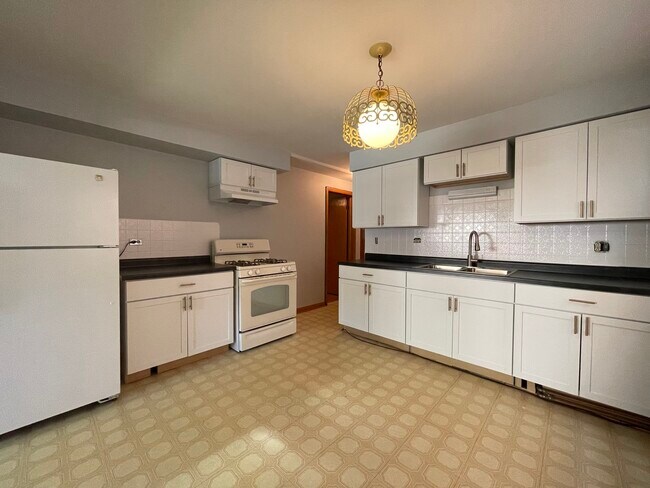 Foto del edificio - 8645 W Summerdale Ave