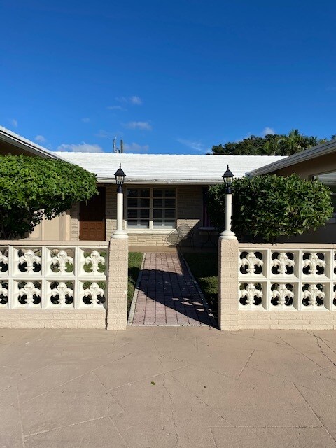 Foto del edificio - 1765 NE 45th St