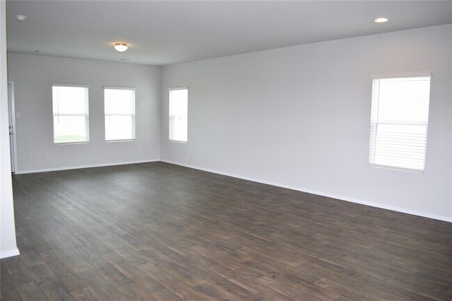 Building Photo - 341 Hortus Dr