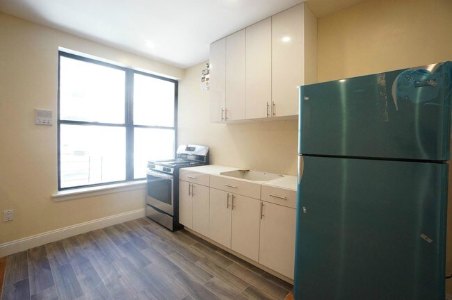 Building Photo - 111 Audubon Ave