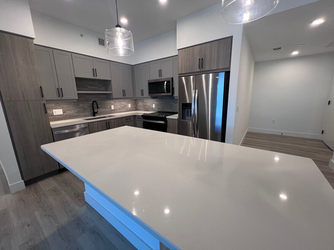 Foto principal - 83 NW 26th St