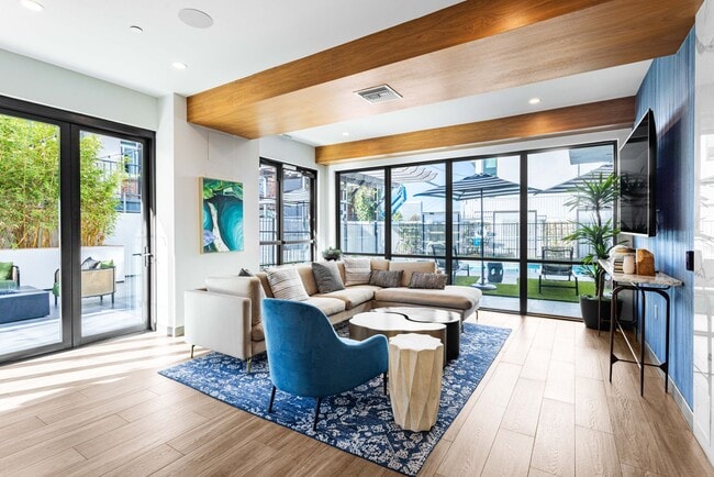 Interior Photo - Estelle