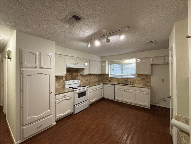 Building Photo - 12614 Campos Dr