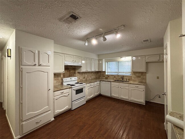 Foto del edificio - 12614 Campos Dr