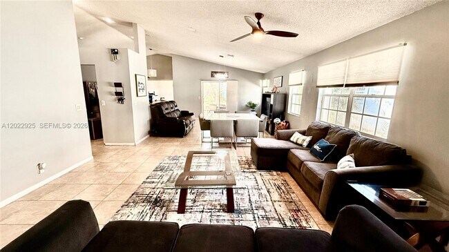 Foto del edificio - 5470 Pine Cir