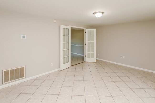 Building Photo - 3204 Old House Cir