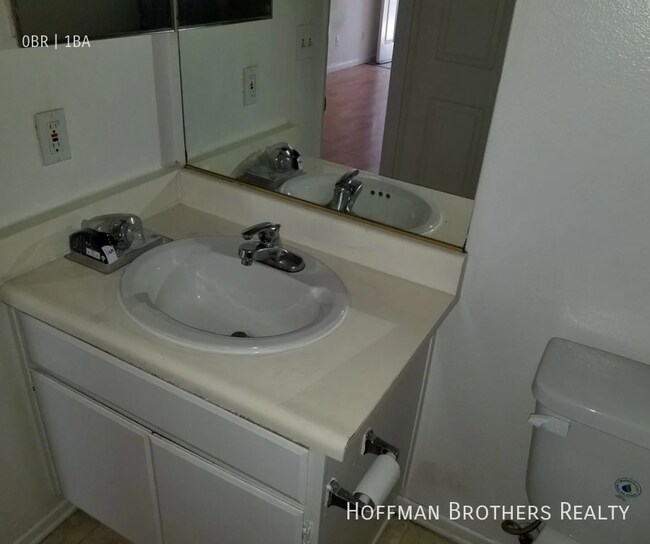 Foto del edificio - 5247 Riverton Ave